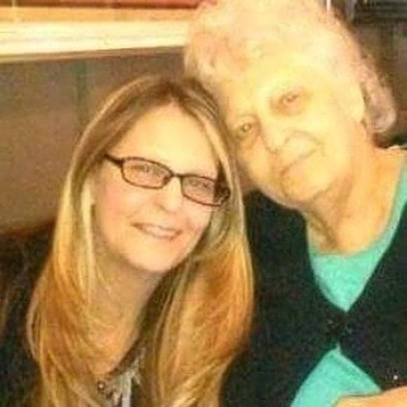 Meet your Posher, Debbie - Picture 1 of 1